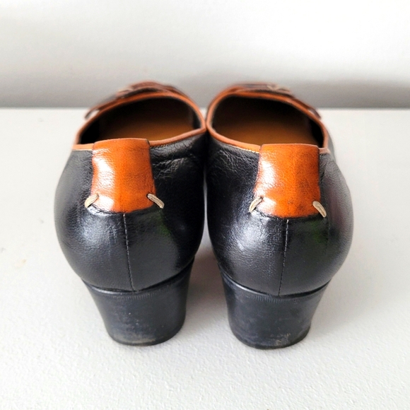 Italian Leather loafer shoe with buckle & 1.5" heel - Picture 3 of 6